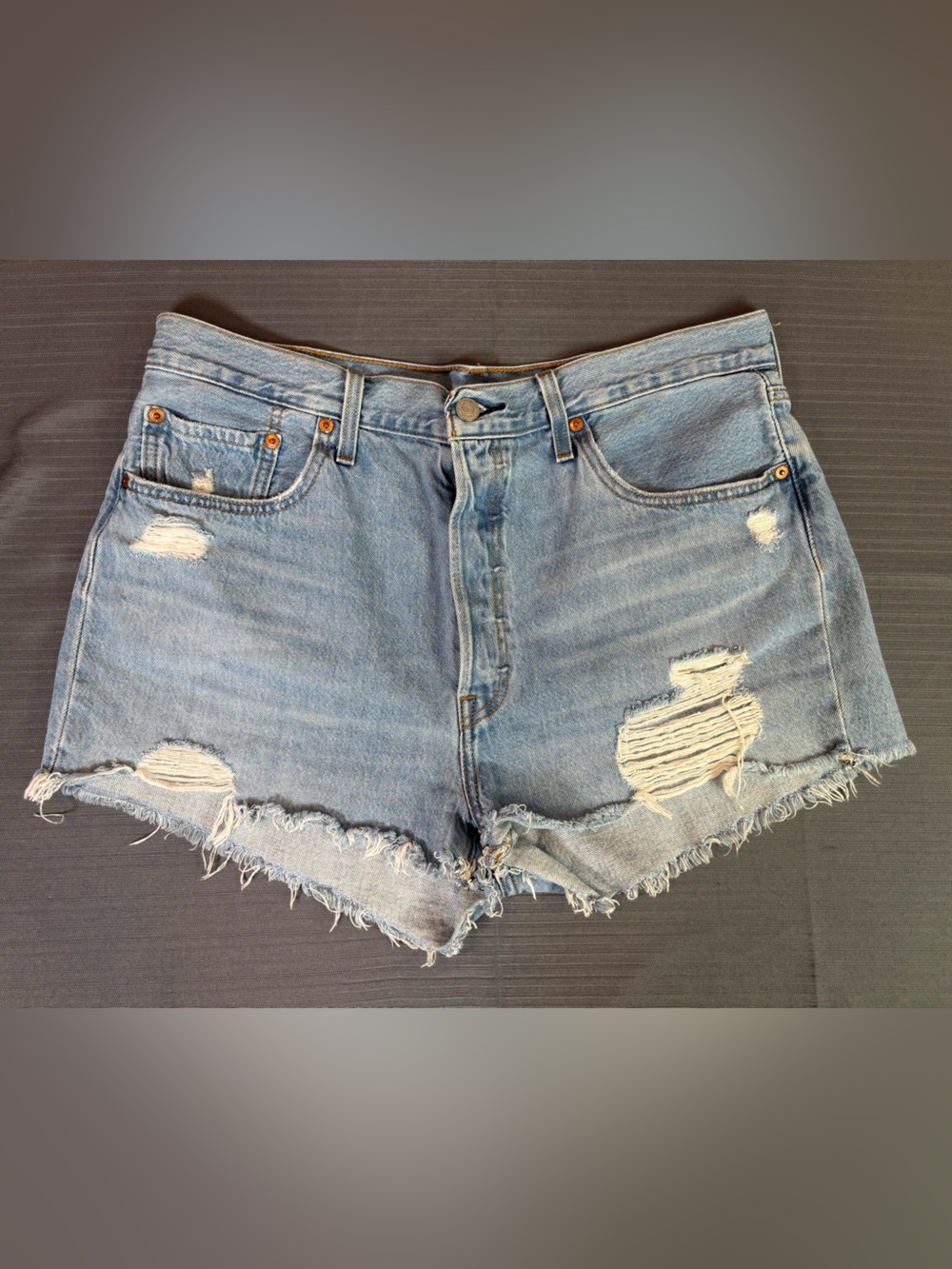 Levi’s 501 Original High Rise Distressed Denim Shorts W34